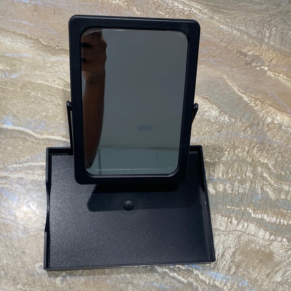 Mary Kay Black Face Rotating Mirror with a Cosmetic Bag (See all pic for size)